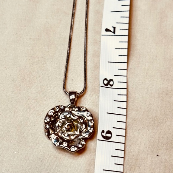 Silver Tone Rose Shaped Pendant w/Clear Crystals & Snake Chain Vintage - Picture 8 of 15